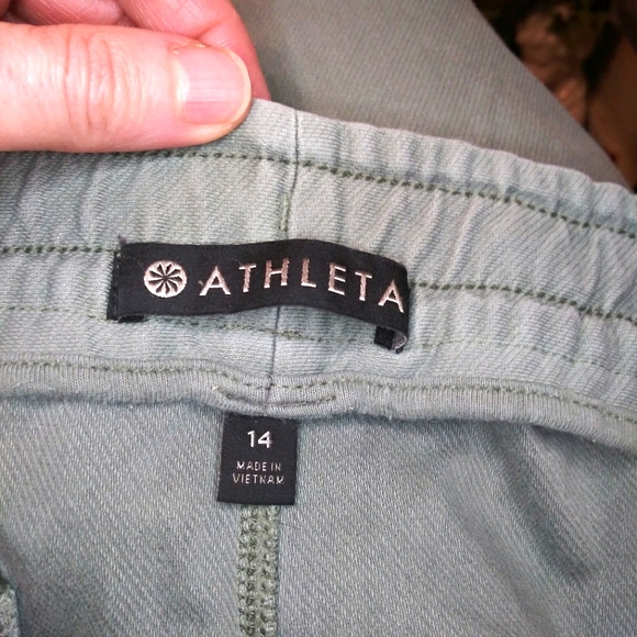 Athleta Light Olive Twill Farallon Skirt - Picture 4 of 7